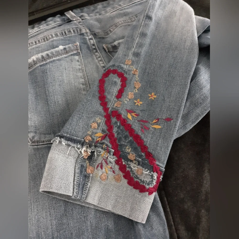 WHBM Slim Embroidered Crop Jeans - Picture 5 of 10